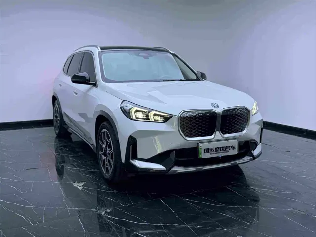 BMW iX1 — Фото автомобиля 3