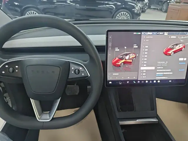 Tesla Model 3 — Фото автомобиля 9