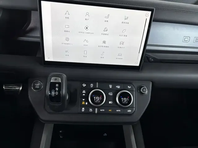 Land Rover Defender — Фото автомобиля 17