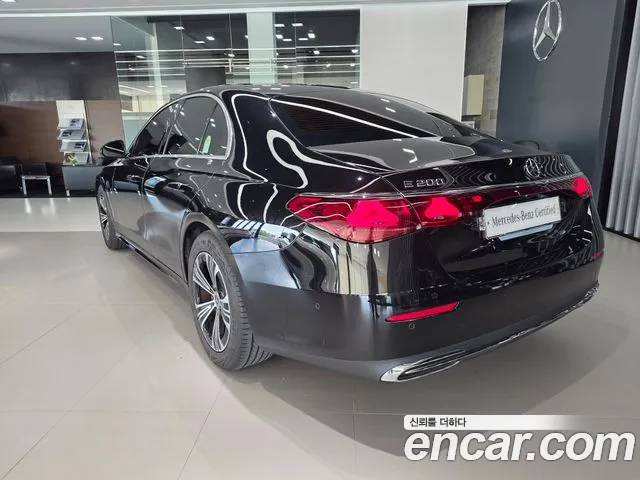 Mercedes-Benz E-Class W214 — Фото автомобиля 2