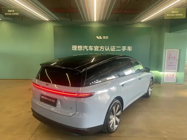Li Auto i8 — Фото автомобиля 5