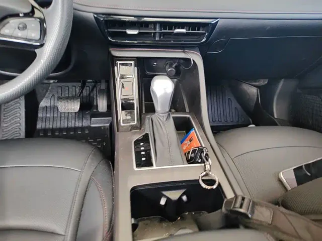 Roewe i5 — Фото автомобиля 12