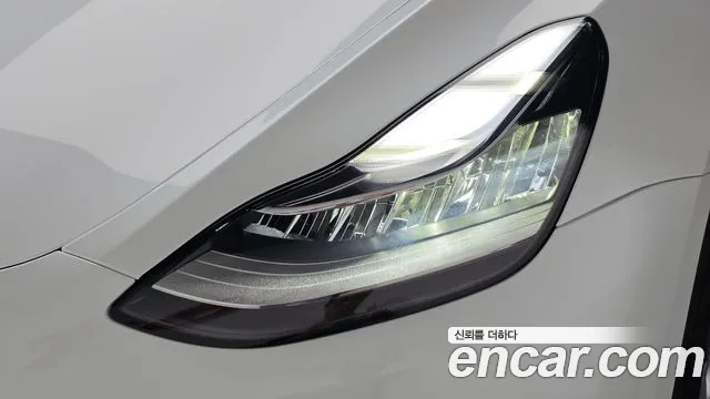 Tesla Model Y — Фото автомобиля 22