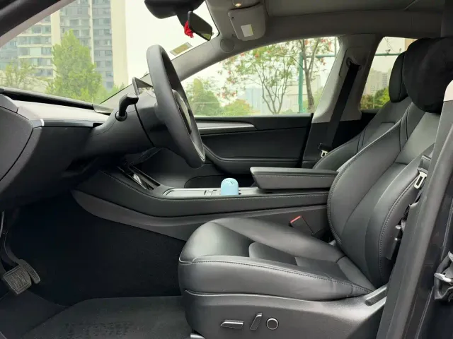 Tesla Model Y — Фото автомобиля 5