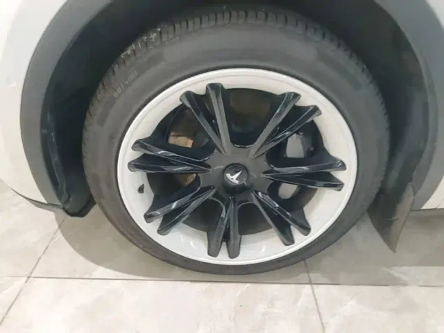 Tesla Model Y — Фото автомобиля 22