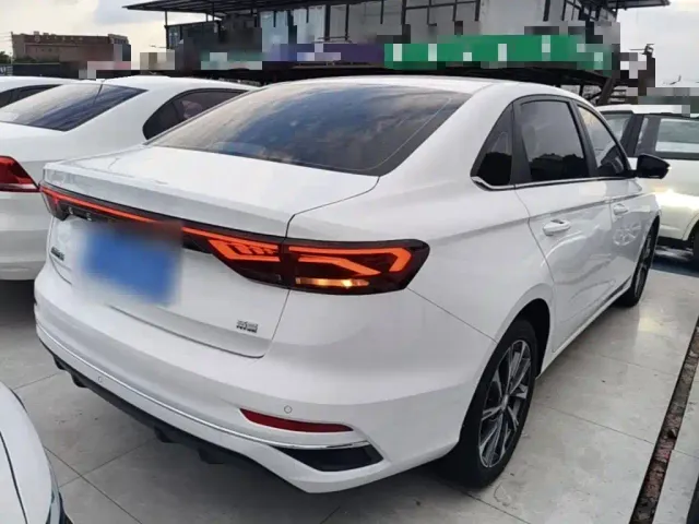 Geely Emgrand — Фото автомобиля 6