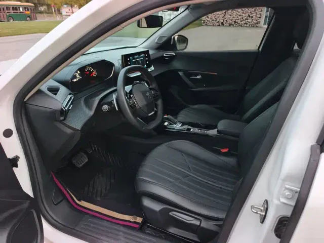 Peugeot 2008 — Фото автомобиля 12
