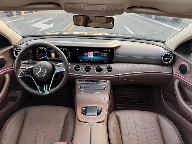 Mercedes-Benz E-Class — Фото автомобиля 4