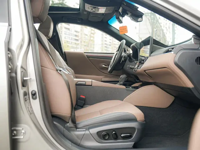 Lexus ES — Фото автомобиля 13