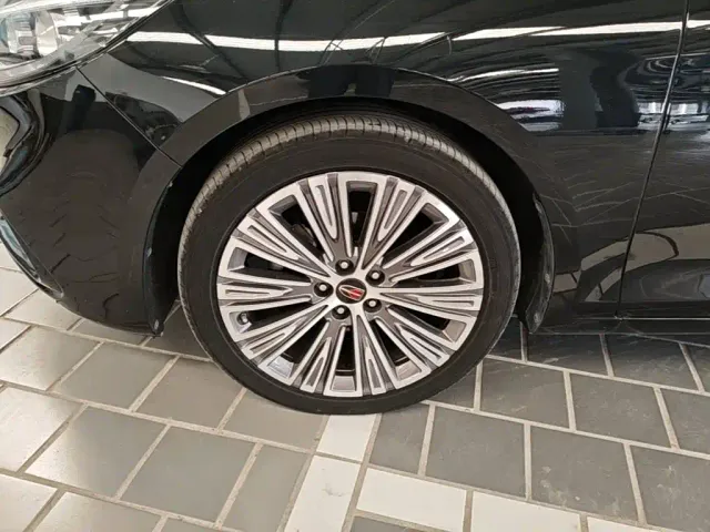 Hongqi H5 — Фото автомобиля 22