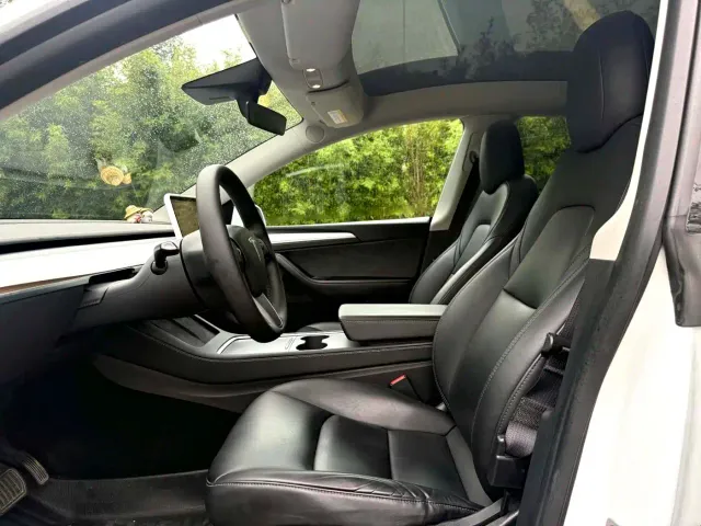Tesla Model Y — Фото автомобиля 3