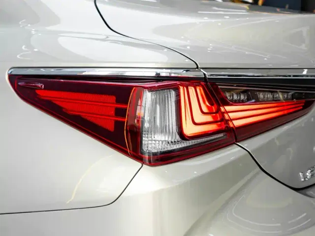 Lexus ES — Фото автомобиля 9