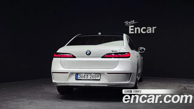 BMW 7-Series — Фото автомобиля 4