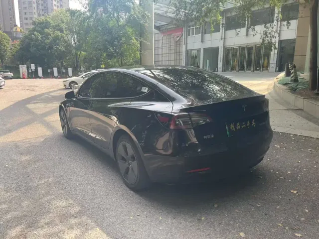 Tesla Model 3 — Фото автомобиля 7