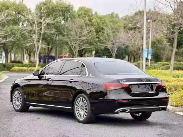 Mercedes-Benz E-Class — Фото автомобиля 8