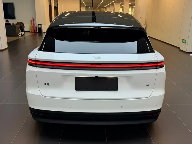 Li Auto i6 — Фото автомобиля 5