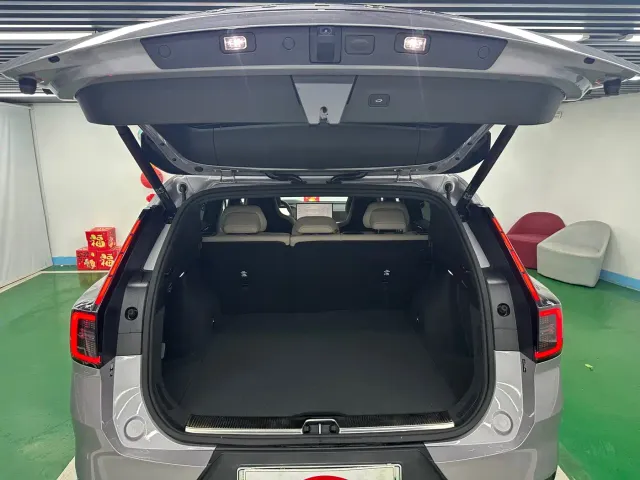 Volvo XC70 Plug-in Hybrid — Фото автомобиля 25