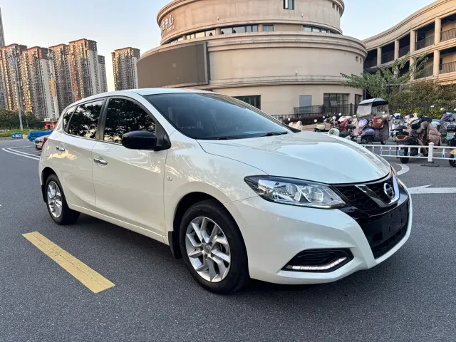 Nissan Tiida — Фото автомобиля 3