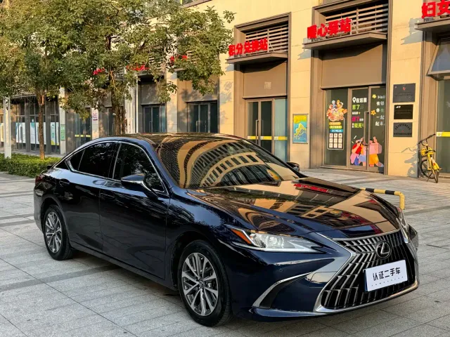 Lexus ES — Фото автомобиля 3