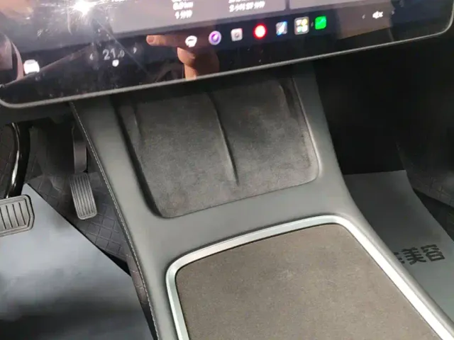 Tesla Model Y — Фото автомобиля 8