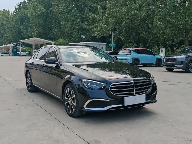 Mercedes-Benz E-Class — Фото автомобиля 3