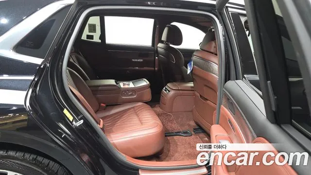 Genesis G90 Бензин 3.5 турбо AWD — Фото автомобиля 10