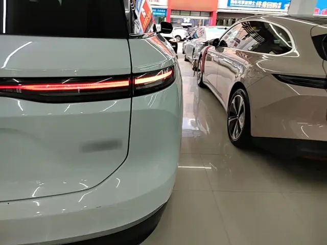 Nio ES8 — Фото автомобиля 7