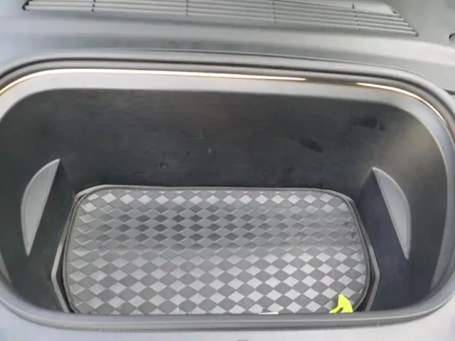 Tesla Model Y — Фото автомобиля 10