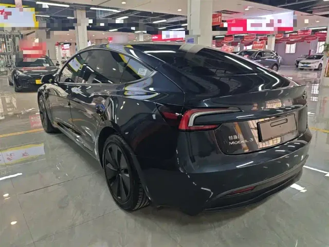 Tesla Model 3 — Фото автомобиля 4