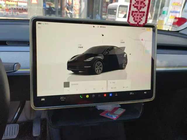 Tesla Model Y — Фото автомобиля 14