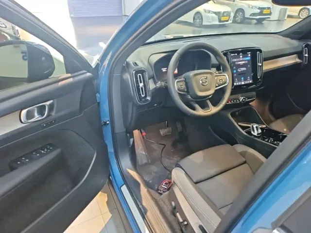 Volvo XC40 — Фото автомобиля 15