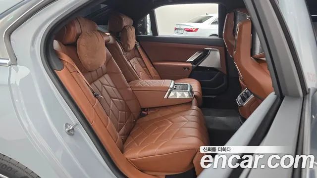 BMW 7-Series 7 серия (G70) 740i xDrive M Sport — Фото автомобиля 11