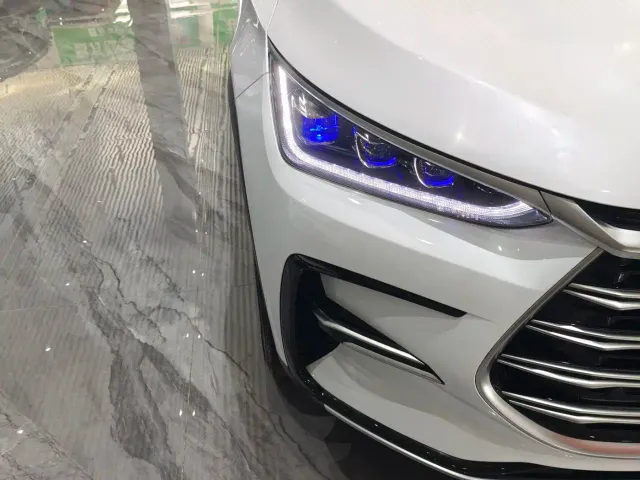 BYD Tang — Фото автомобиля 8