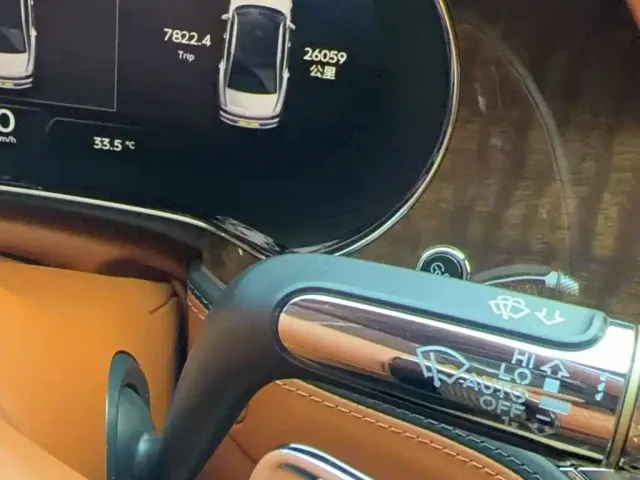 Bentley Flying Spur — Фото автомобиля 10