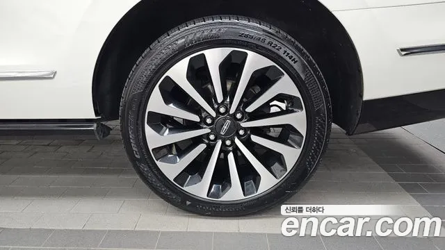 Lincoln Navigator — Фото автомобиля 16
