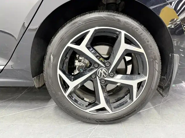 Volkswagen Passat — Фото автомобиля 19