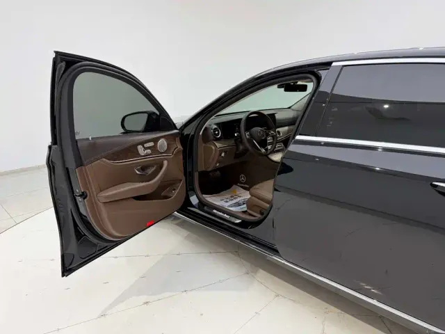 Mercedes-Benz E-Class — Фото автомобиля 13