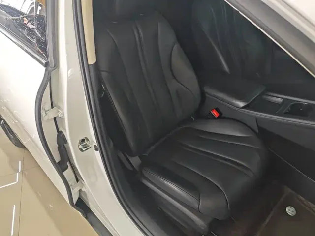 Roewe D7 — Фото автомобиля 24