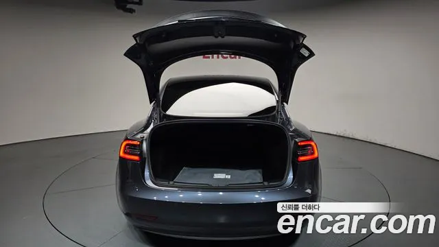 Tesla Model 3 — Фото автомобиля 26