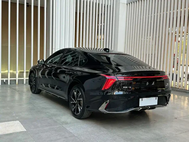 Hongqi H6 — Фото автомобиля 12