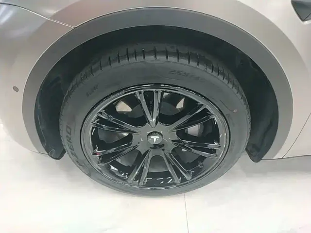 Tesla Model Y — Фото автомобиля 22