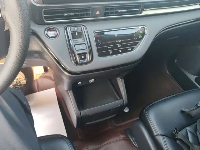 Honda Odyssey 2024 2.0L e:HEV Sharp·Comfort Edition — Фото автомобиля 13