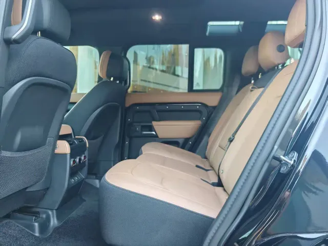 Land Rover Defender — Фото автомобиля 9