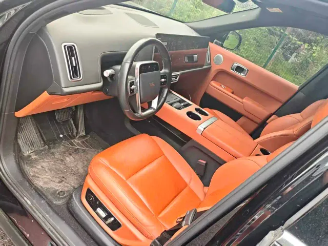 Li Auto L8 — Фото автомобиля 6