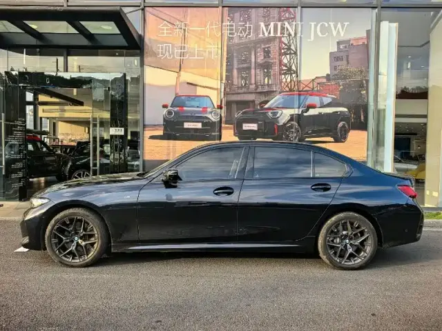 BMW 3 Series — Фото автомобиля 10