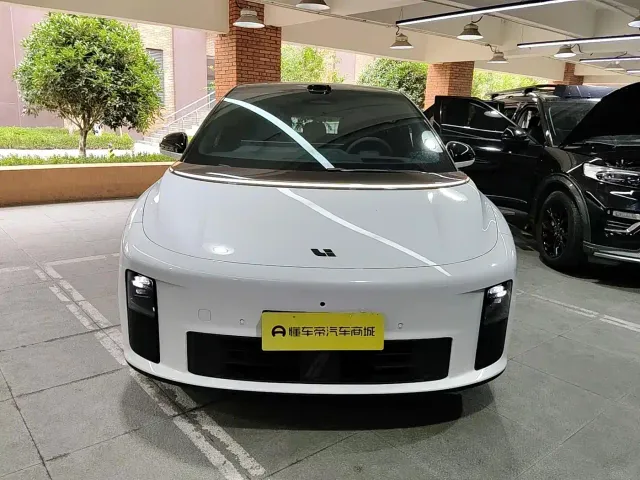 Li Auto i6 — Фото автомобиля 7