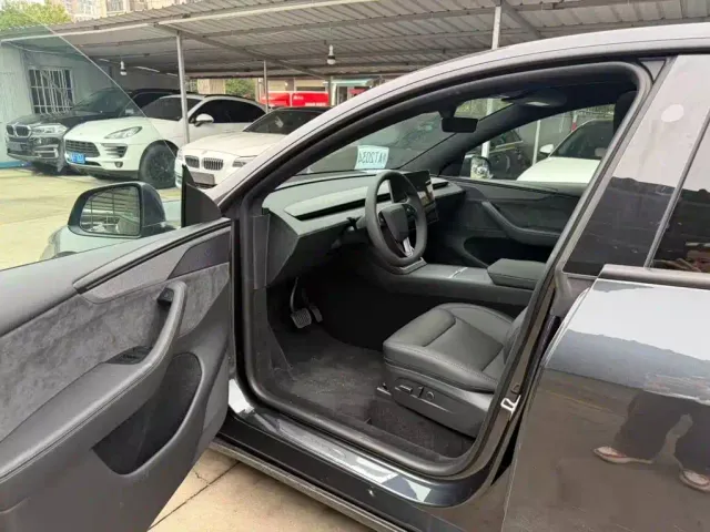 Tesla Model Y — Фото автомобиля 27