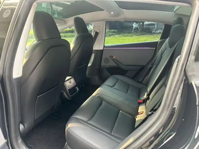 Tesla Model 3 — Фото автомобиля 7