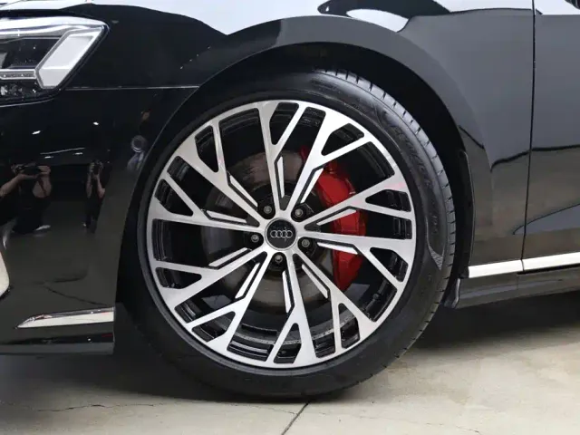 Audi A8 — Фото автомобиля 26