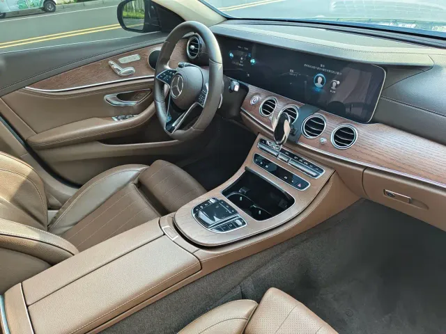 Mercedes-Benz E-Class — Фото автомобиля 26